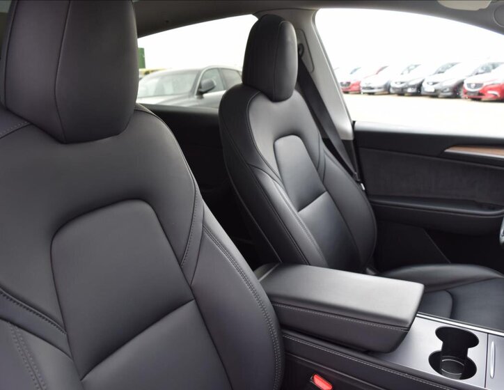 Tesla Model Y SUV / Terénní 0,0 378 kw