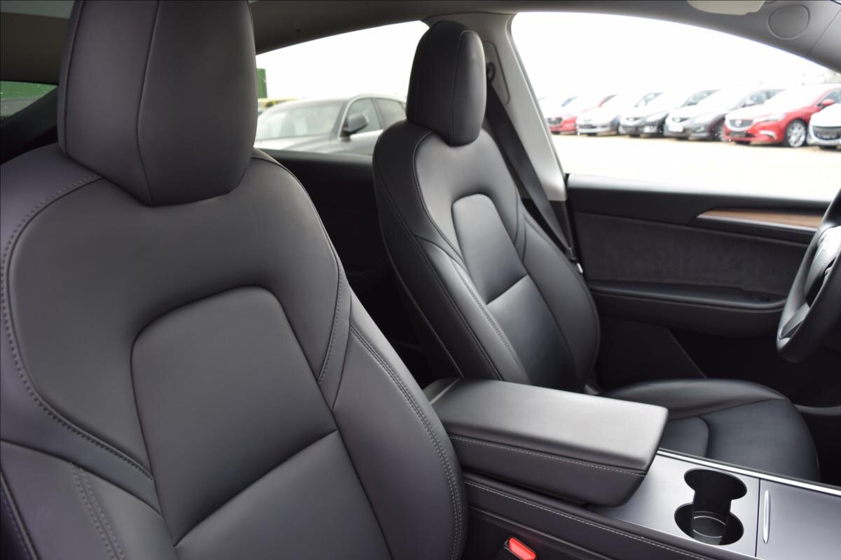 Tesla Model Y SUV / Terénní 0,0 378 kw