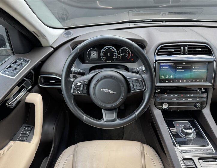 Jaguar F-Pace SUV 2,0 l 132 kw