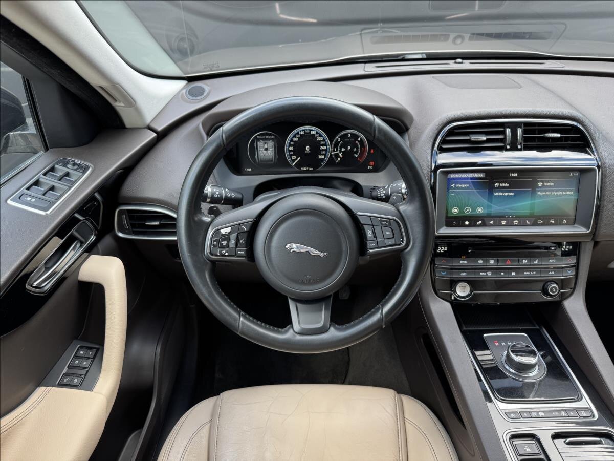 Jaguar F-Pace SUV 2,0 l 132 kw