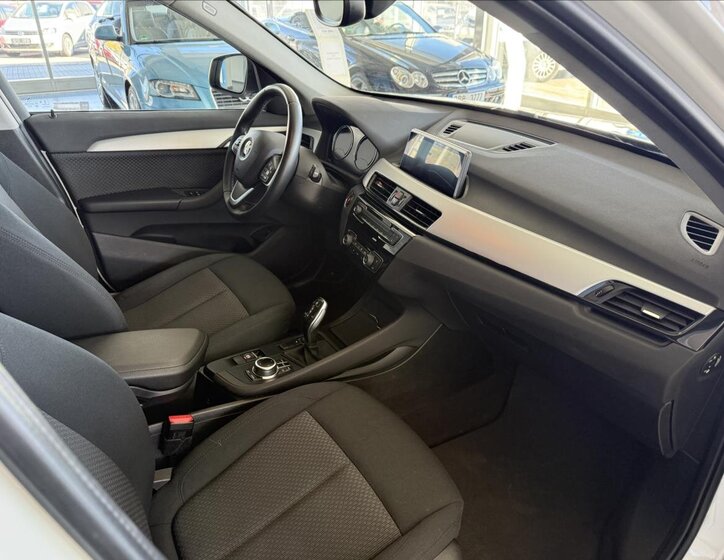 BMW X1 Kombi 1,5 l 103 kw