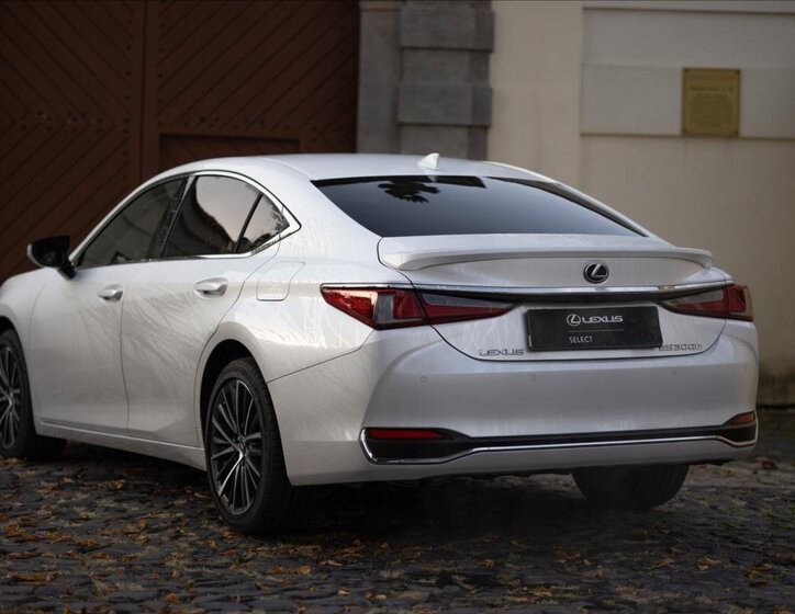 Lexus ES 300h 17
