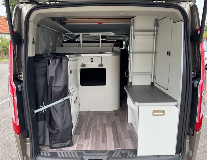 Ford Tourneo Custom 12