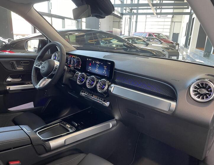 Mercedes-Benz GLB 13