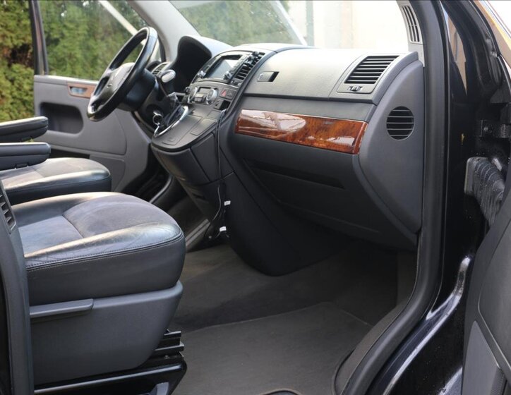 Volkswagen Multivan MPV 2,5 l 128 kw
