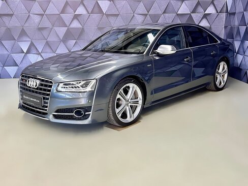 Audi S8 Sedan / Limuzína 4,0 l 382 kw