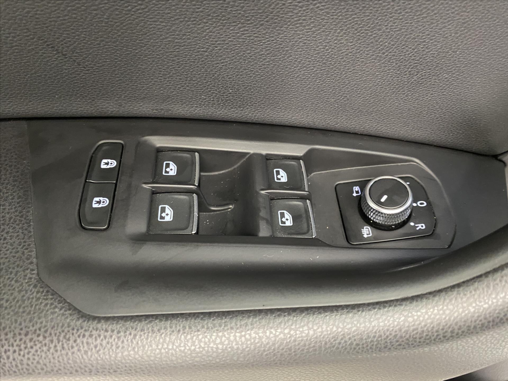 Volkswagen Touareg SUV / Terénní 3,0 l 170 kw