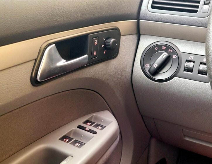 Volkswagen Touran Kombi 1,4 l 103 kw