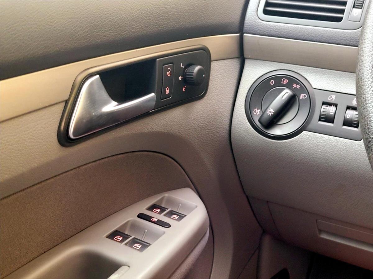 Volkswagen Touran Kombi 1,4 l 103 kw