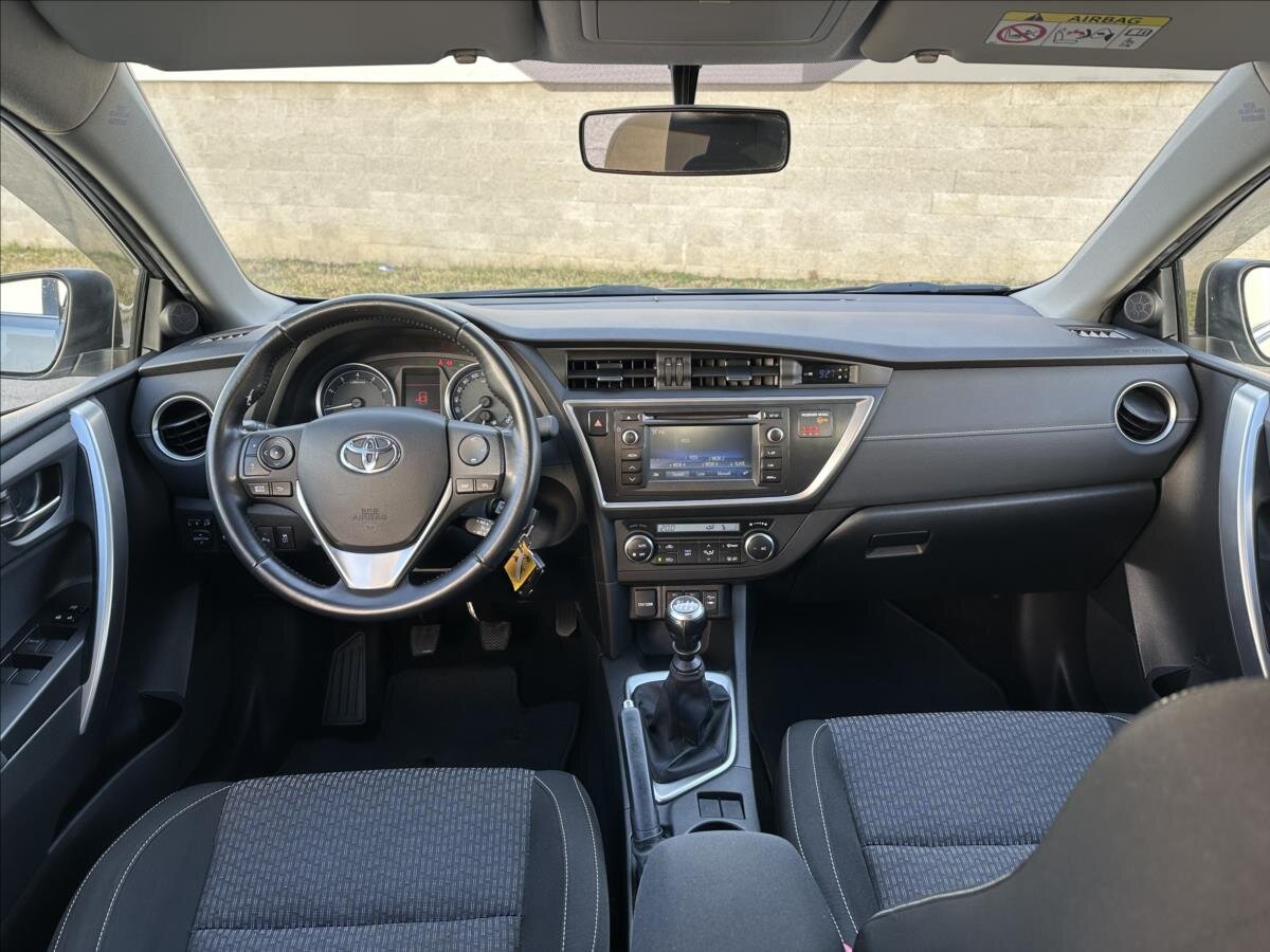 Toyota Auris Kombi 1,6 l 98 kw