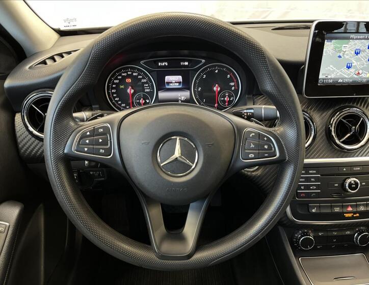 Mercedes-Benz GLA 10