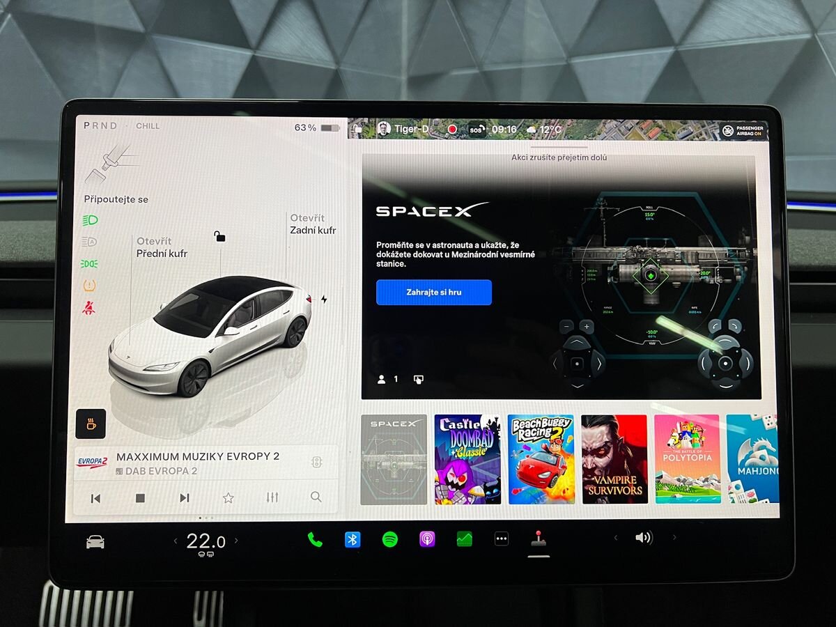 Tesla Model 3 Sedan 0,0 324 kw