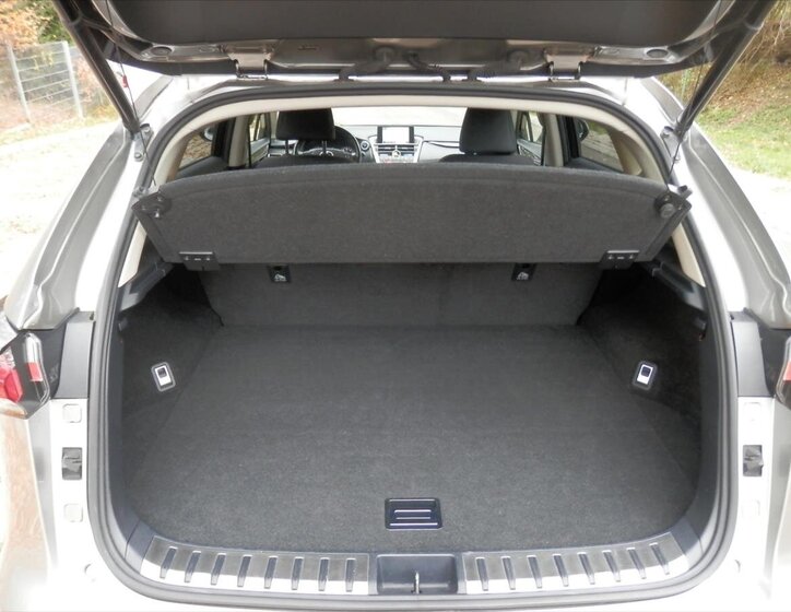 Lexus NX 300h SUV / Terénní 2,5 l 114 kw