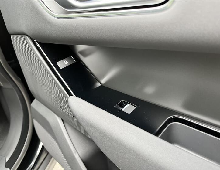 Land Rover Range Rover Velar 28
