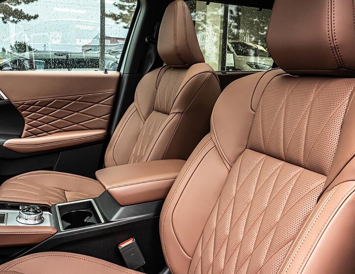 Mitsubishi Outlander SUV / Terénní 2,4 l 225 kw