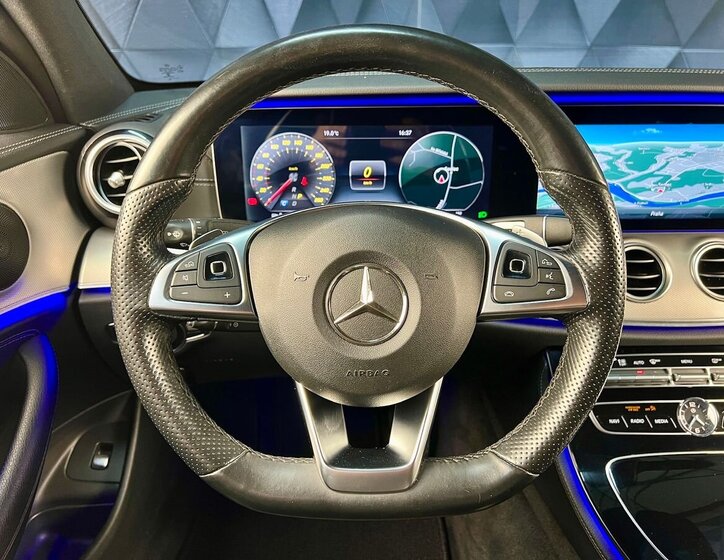 Mercedes-Benz Třídy E 12