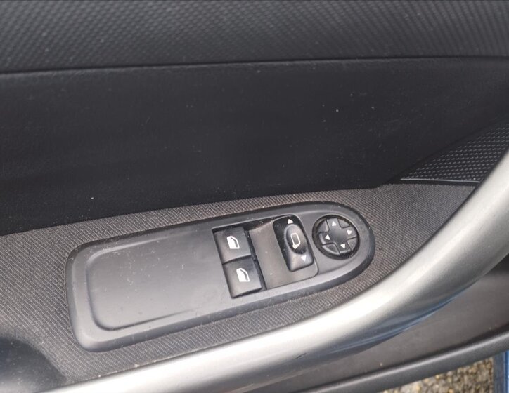 Peugeot 308 Hatchback 1,4 l 70 kw