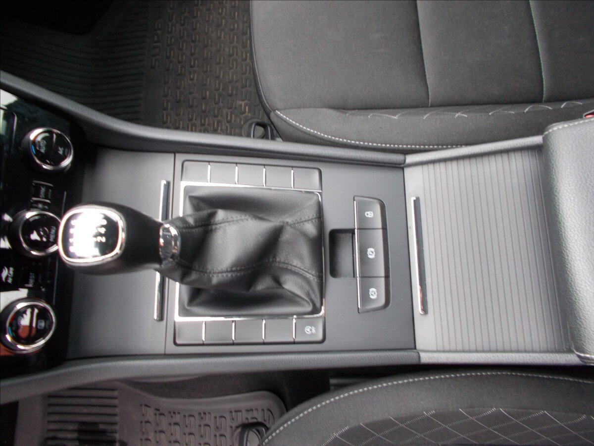 Škoda Superb Sedan / Limuzína 2,0 l 110 kw