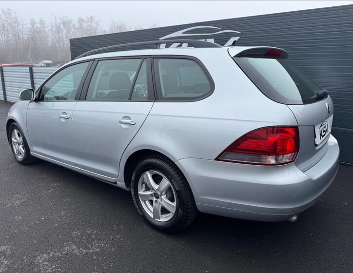 Volkswagen Golf Kombi 1,6 l 77 kw