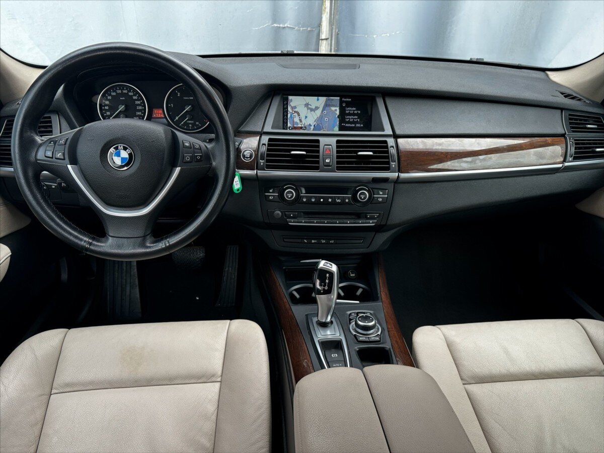 BMW X5 Kombi 3,0 l 180 kw