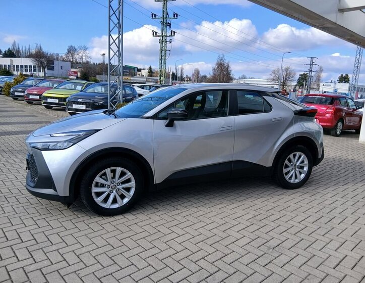 Toyota C-HR SUV / Terénní 1,8 l 72 kw