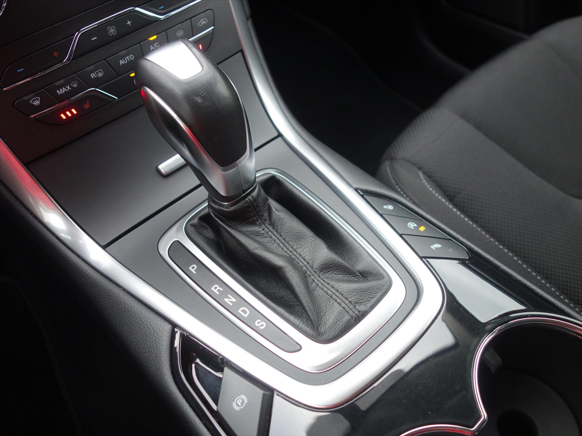 Ford S-MAX MPV 2,0 l 132 kw