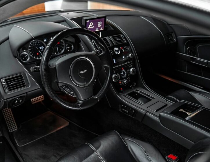 Aston Martin V8 Vantage Kupé 4,7 l 313 kw