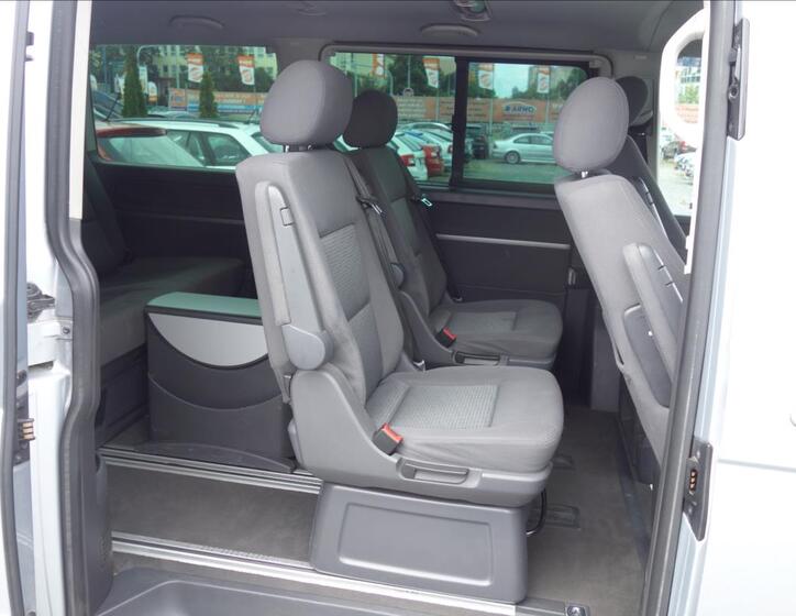 Volkswagen Multivan 14