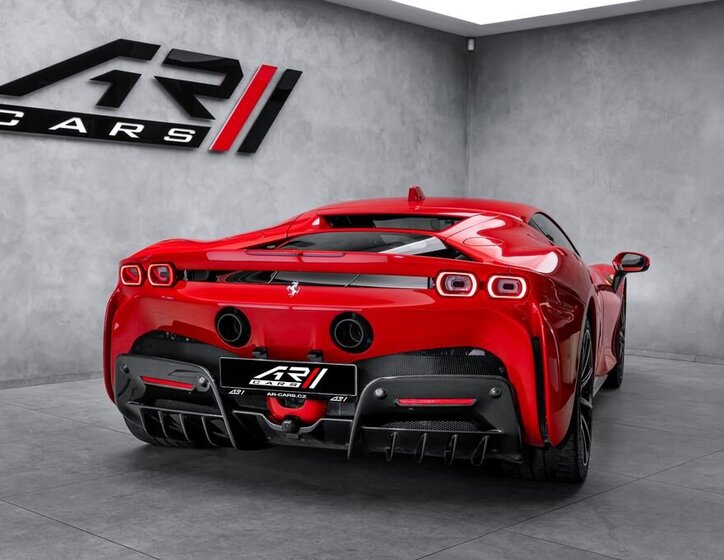 Ferrari SF90 Kupé 4,0 l 574 kw