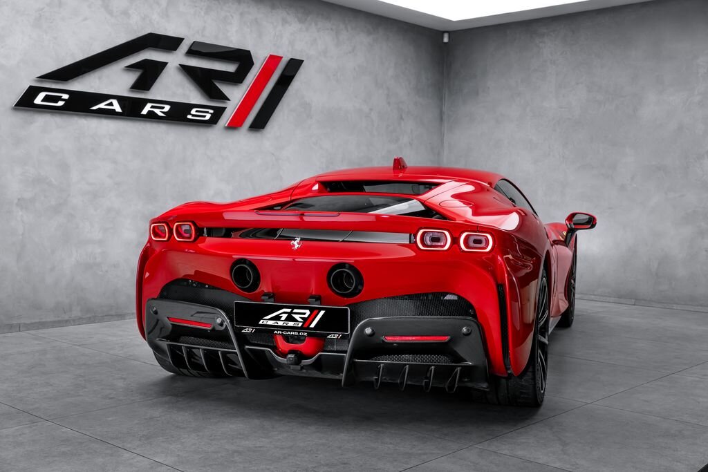 Ferrari SF90 Kupé 4,0 l 574 kw