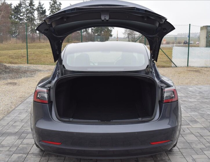 Tesla Model 3 Sedan 0,0 366 kw