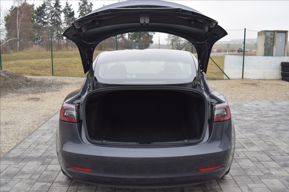 Tesla Model 3 Sedan 0,0 366 kw