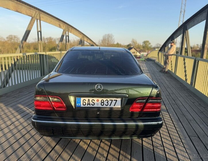 Mercedes-Benz Ostatní Sedan / Limuzína 0,0 145 kw