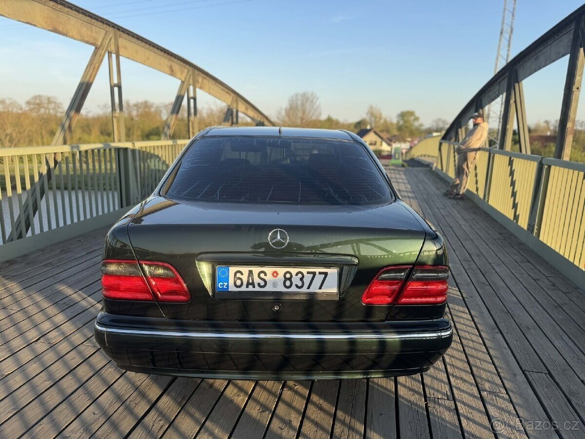 Mercedes-Benz Ostatní Sedan / Limuzína 0,0 145 kw