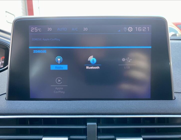 Peugeot 3008 SUV 1,2 l 96 kw