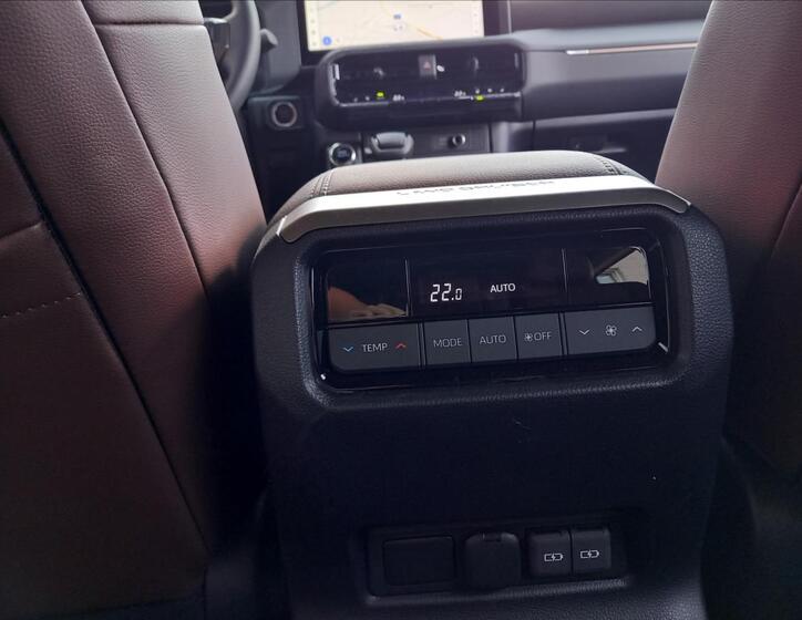 Toyota Land Cruiser 13