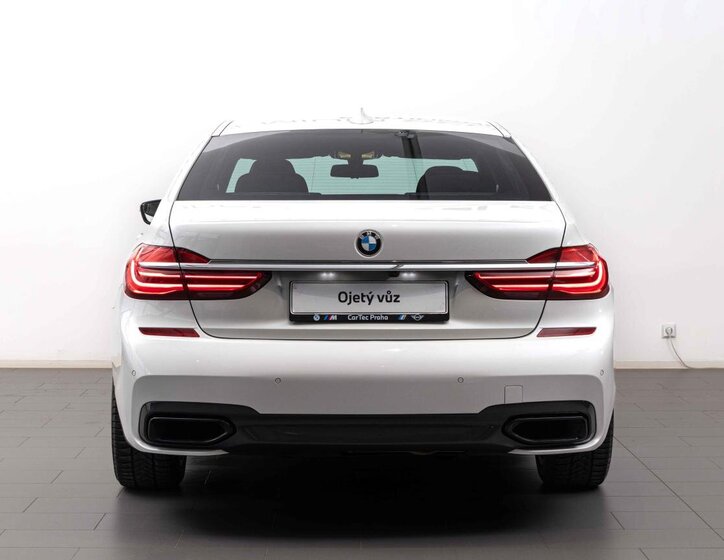 BMW Řada 7 Sedan 4,4 l 330 kw