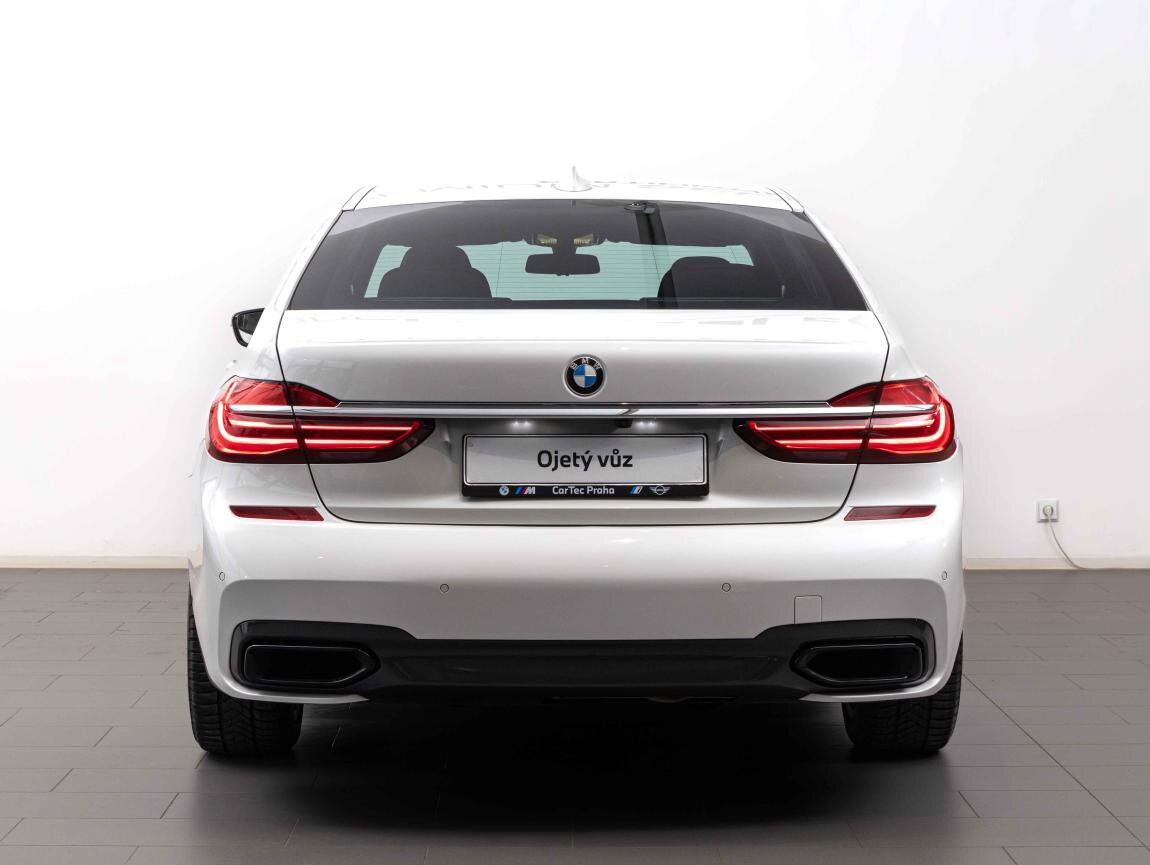 BMW Řada 7 Sedan 4,4 l 330 kw