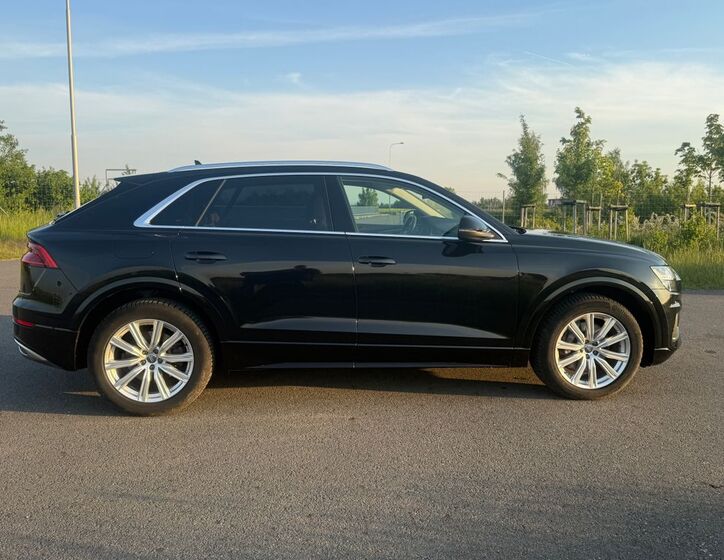 Audi Q8 6