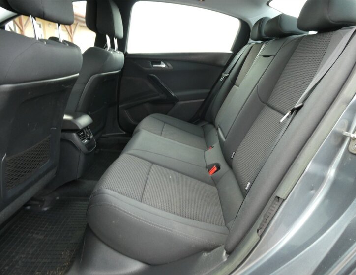 Peugeot 508 Sedan / Limuzína 1,6 l 115 kw