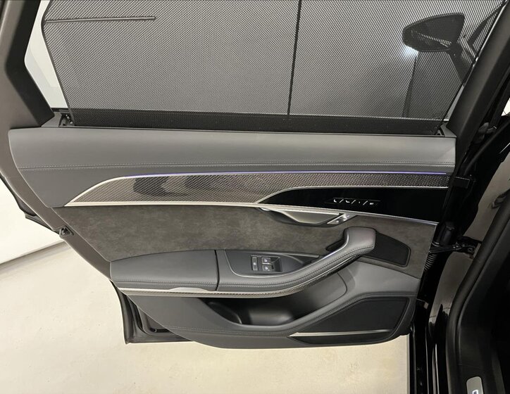 Audi S8 40
