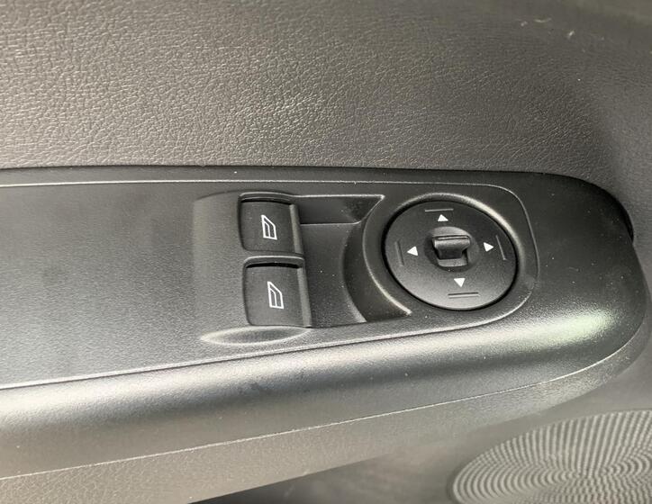 Ford Transit Courier 8