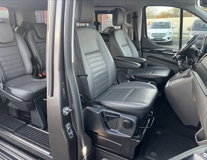 Ford Tourneo Custom 22