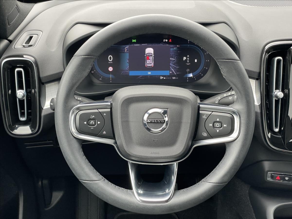 Volvo XC40 SUV / Terénní 2,0 l 145 kw