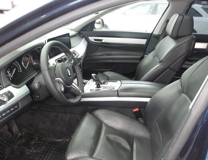 BMW Řada 7 Sedan / Limuzína 3,0 l 180 kw
