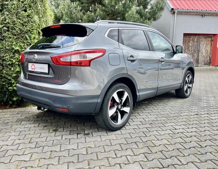Nissan Qashqai SUV / Terénní 1,6 l 96 kw