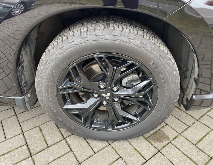 Mitsubishi Outlander 33