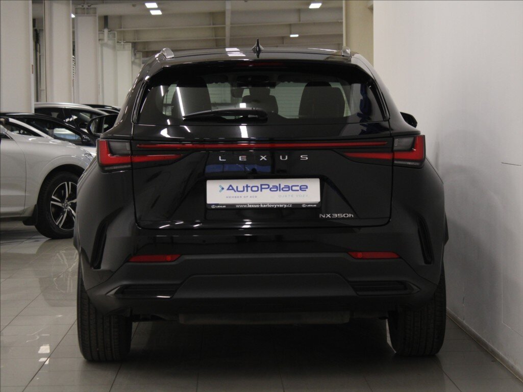 Lexus NX 350h SUV / Terénní 2,5 l 179 kw