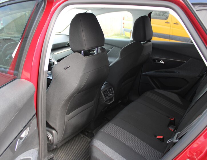 Peugeot 3008 SUV / Terénní 1,5 l 96 kw