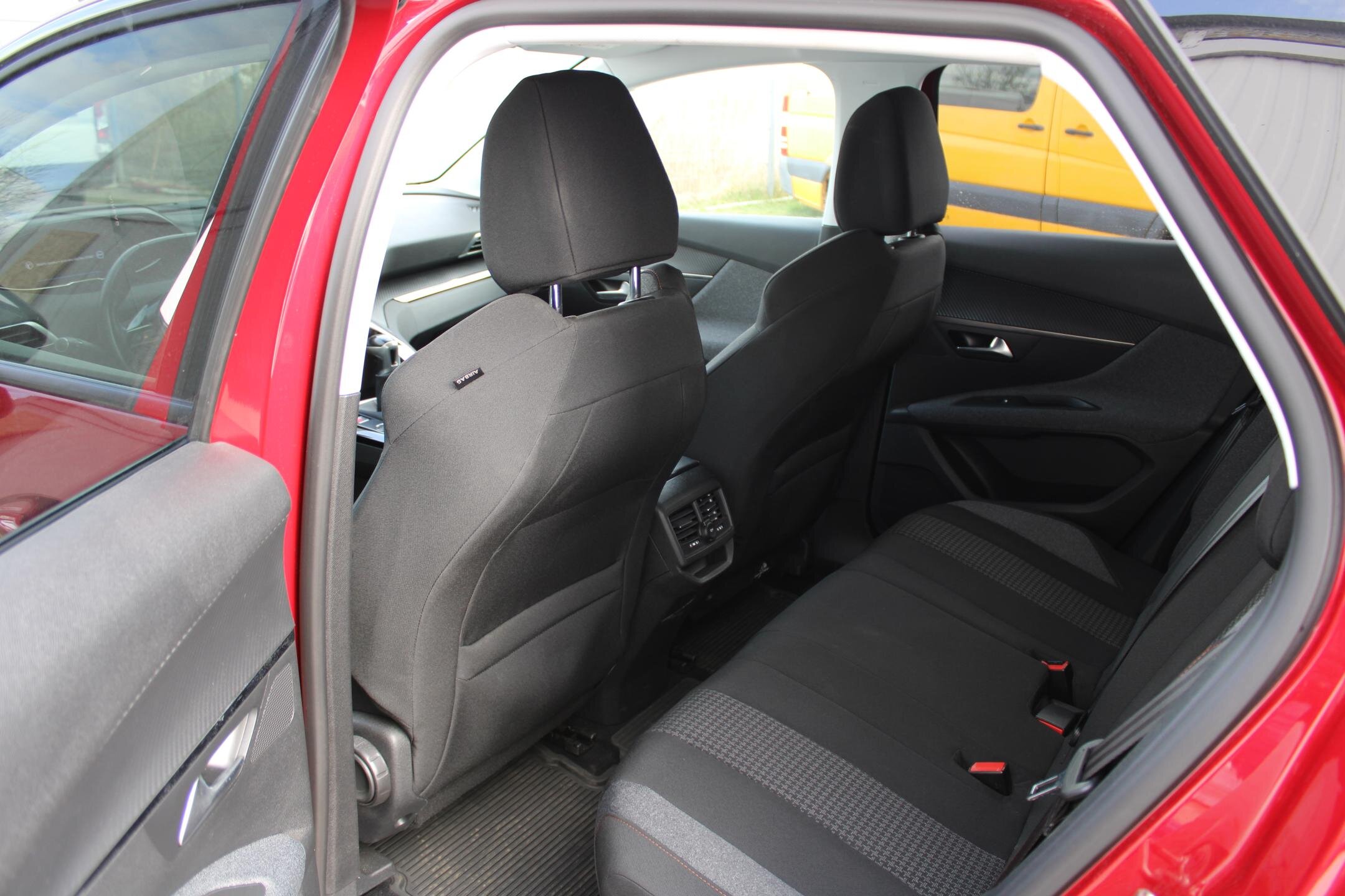 Peugeot 3008 SUV / Terénní 1,5 l 96 kw